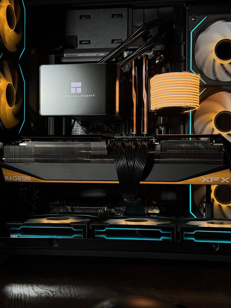 bit0th's tweet image. الله يبارك له يارب 🧡🩵 

@Bitbybitpc من التجميعات المتجر : 

المواصفات : 

XFX RX9070XT MERCURY
RYZEN 7 9700X
GIGABYTE B850 GAMING X
G.SKILL Z5 NEO 32GB 6000MHZ CL30
LEXAR NM790 2TB 7400MB/s 
TR WONDER VISION 360MM
XPG CORE II 850W ATX3.1 GOLD
LIAN LI VISION COMP
FANS LIAN LI…