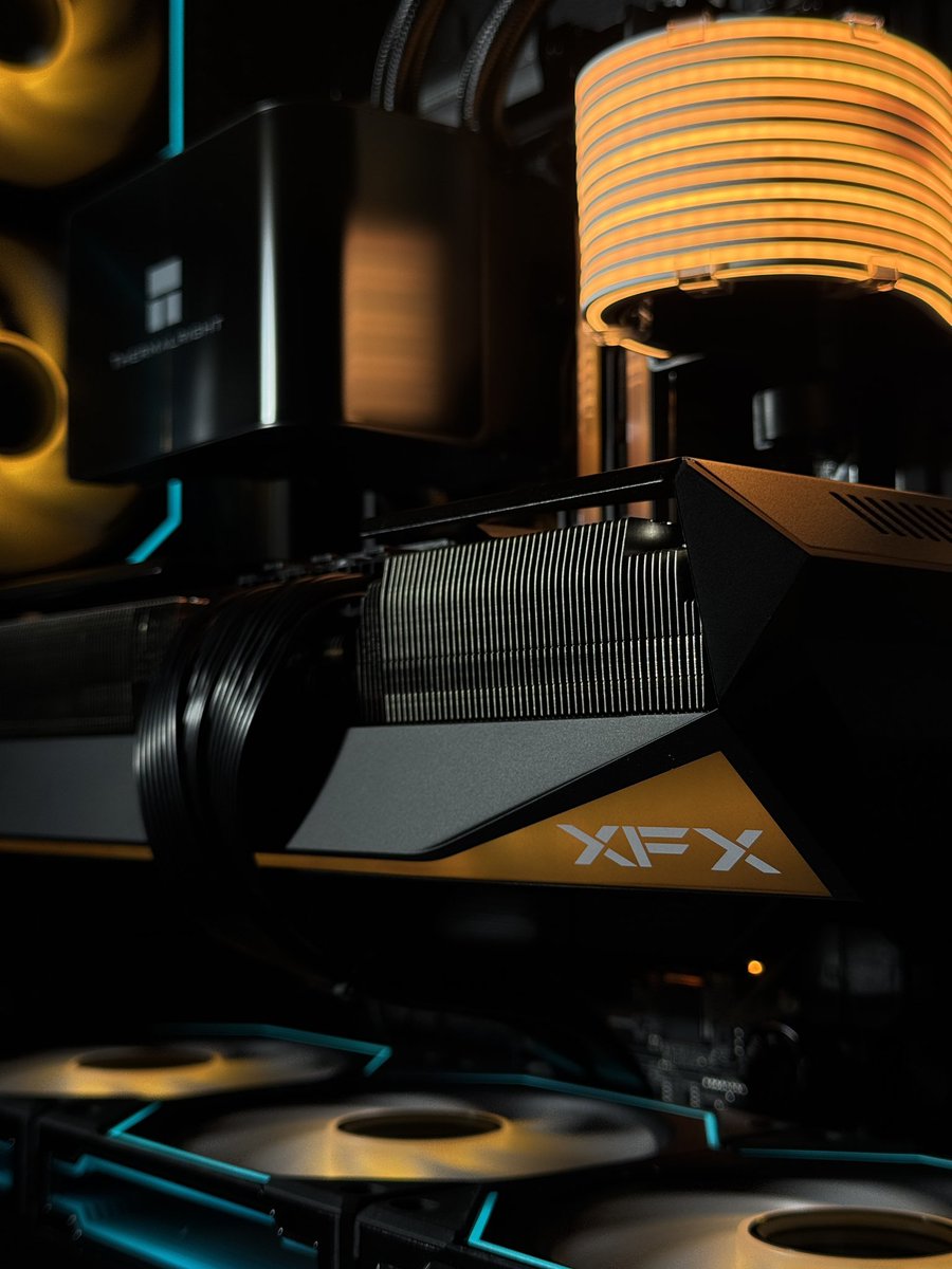 bit0th's tweet image. الله يبارك له يارب 🧡🩵 

@Bitbybitpc من التجميعات المتجر : 

المواصفات : 

XFX RX9070XT MERCURY
RYZEN 7 9700X
GIGABYTE B850 GAMING X
G.SKILL Z5 NEO 32GB 6000MHZ CL30
LEXAR NM790 2TB 7400MB/s 
TR WONDER VISION 360MM
XPG CORE II 850W ATX3.1 GOLD
LIAN LI VISION COMP
FANS LIAN LI…