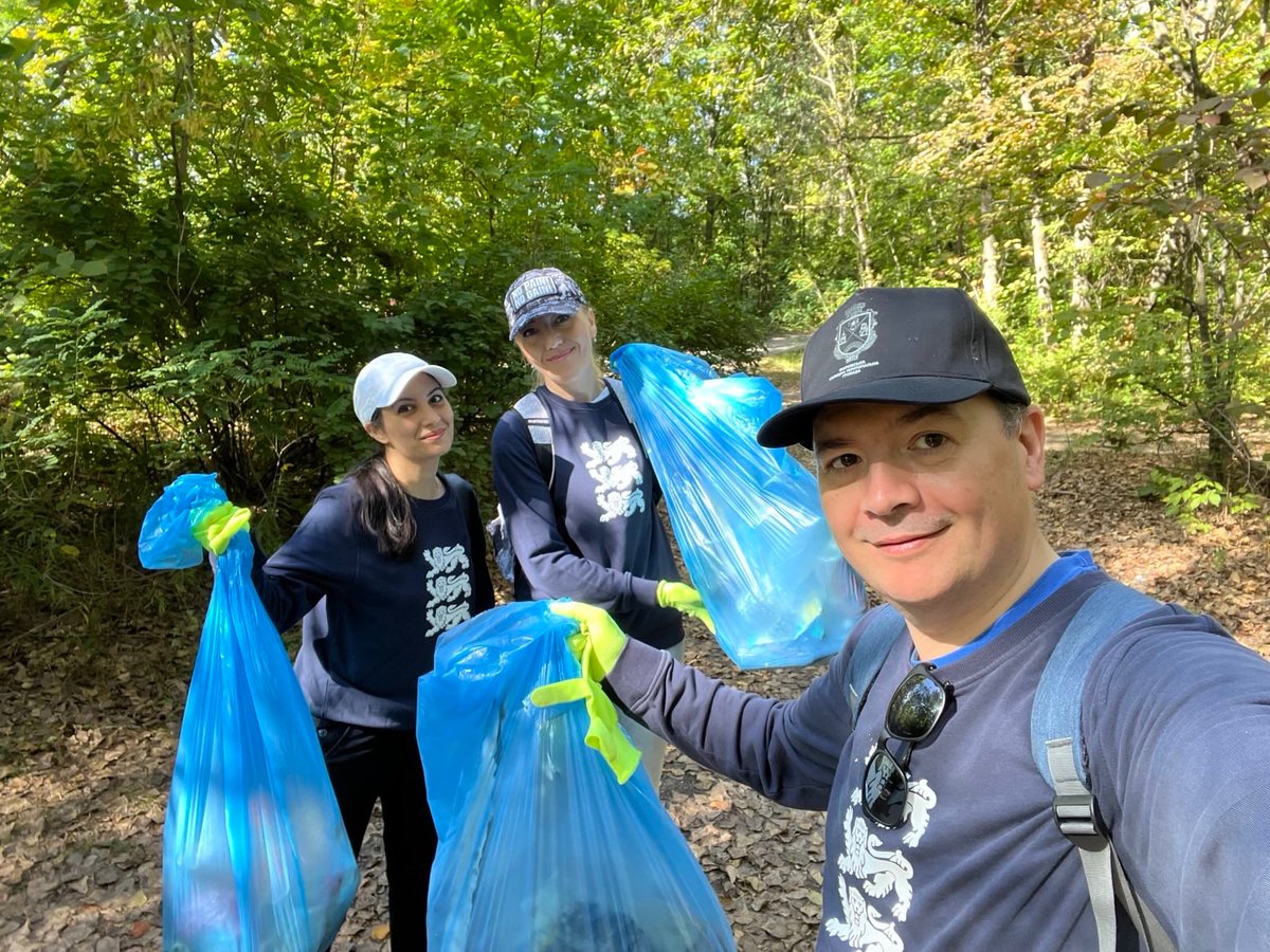 EE_Ukraine's tweet image. 🇪🇪 Embassy team took part in World Cleanup Day in Kyiv! The Let's do it! World initiative, launched in Estonia, has already scaled into a global movement and unites millions of people every year.
#WorldCleanupDay
#WorldCleanupDay2025