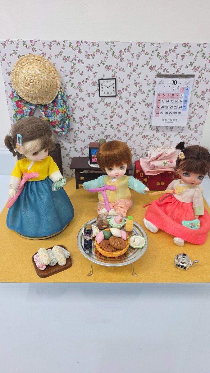 gaaindoll's tweet photo. 다음주까지 <내 손안의 작은인형 한복전> 🪭추석🪭 전시중입니다.  But 일요일휴관! 
@_HaDun
 @HW_OB11
 @yunki_M93
@xordl5959
#안상희인형한복아카데미
#가인돌 #낙원역사갤러리
#한국전통 #인형한복 #인형한복전시 #미니어처 #인형한복수업 https://t.co/8hAvHuXUHP
