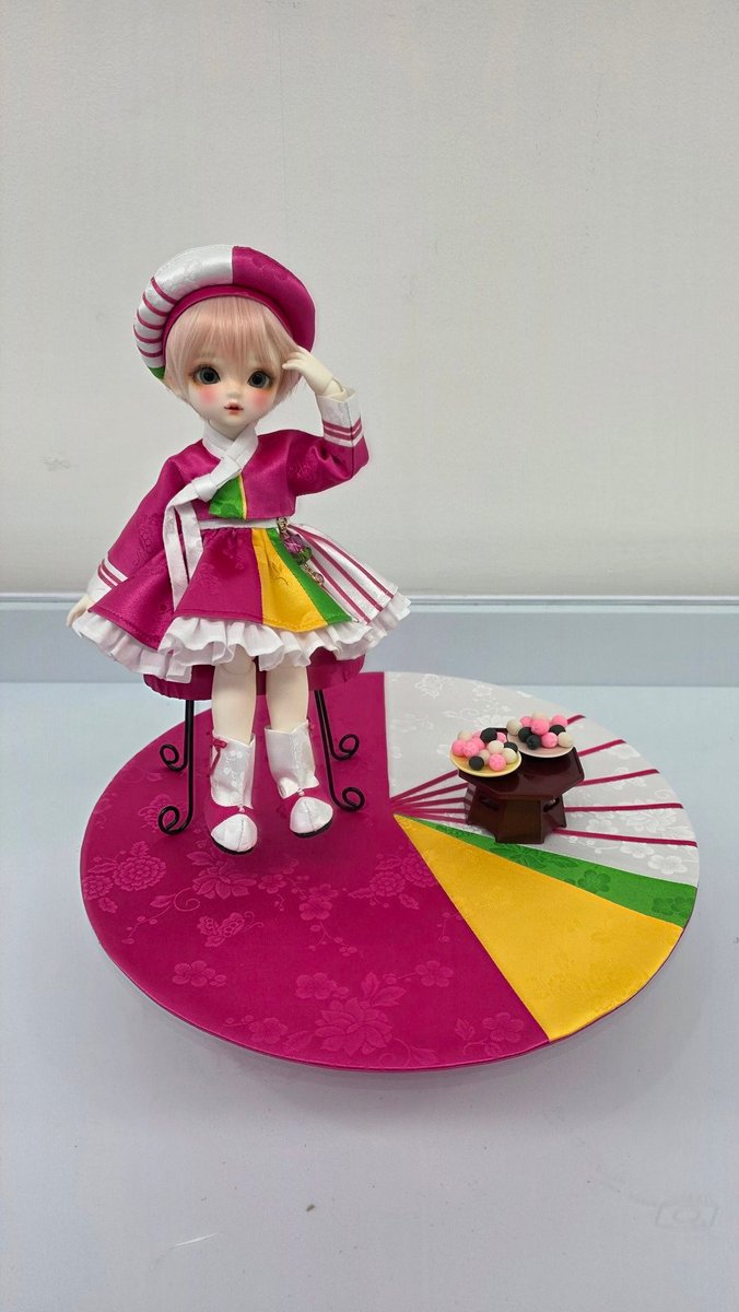 gaaindoll's tweet photo. 다음주까지 <내 손안의 작은인형 한복전> 🪭추석🪭 전시중입니다.  But 일요일휴관! 
@_HaDun
 @HW_OB11
 @yunki_M93
@xordl5959
#안상희인형한복아카데미
#가인돌 #낙원역사갤러리
#한국전통 #인형한복 #인형한복전시 #미니어처 #인형한복수업 https://t.co/8hAvHuXUHP