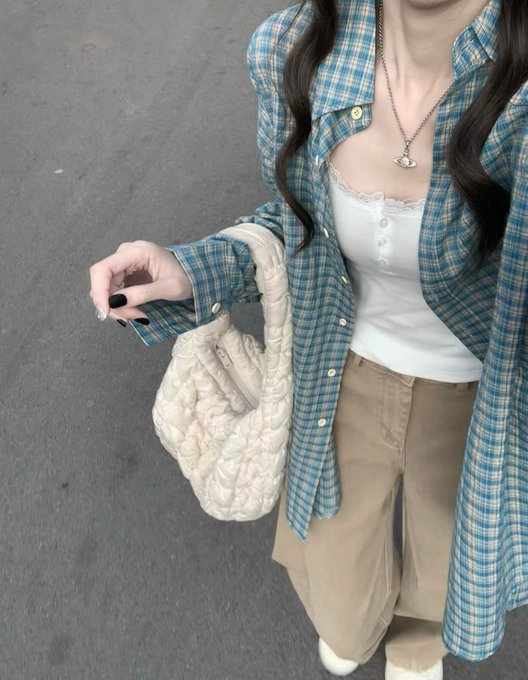 Noelsxarson's tweet image. これは単なる衣服ではありません。スタイリッシュに見えながらも静けさを楽しむための招待状です。