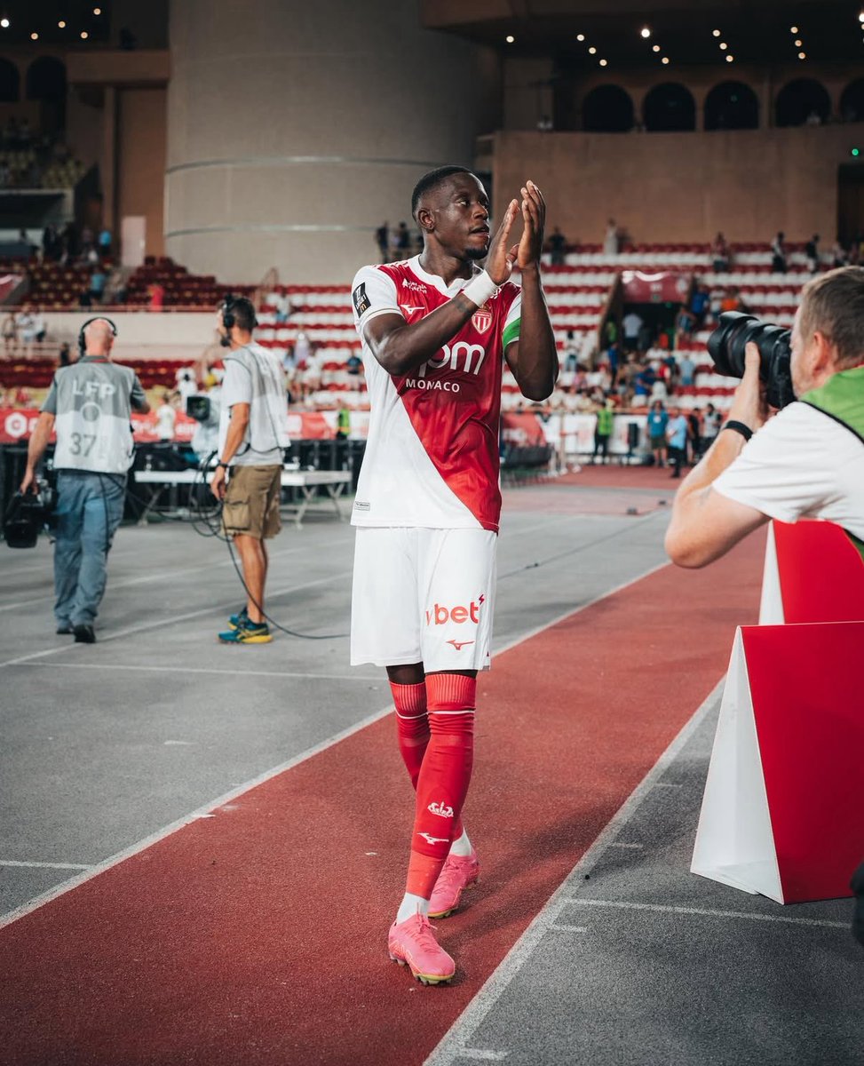 LigASM_'s tweet photo. 🚨 Incertitude autour de Christian Mawissa, le défenseur est touché à l’ischio. ‼️

Denis Zakaria sera absent 2 mois pour sa blessure à l’adducteur, Golovin fera son retour après la prochaine trêve. 

🗞️ @RouxChristopher https://t.co/aSLfUNUO00