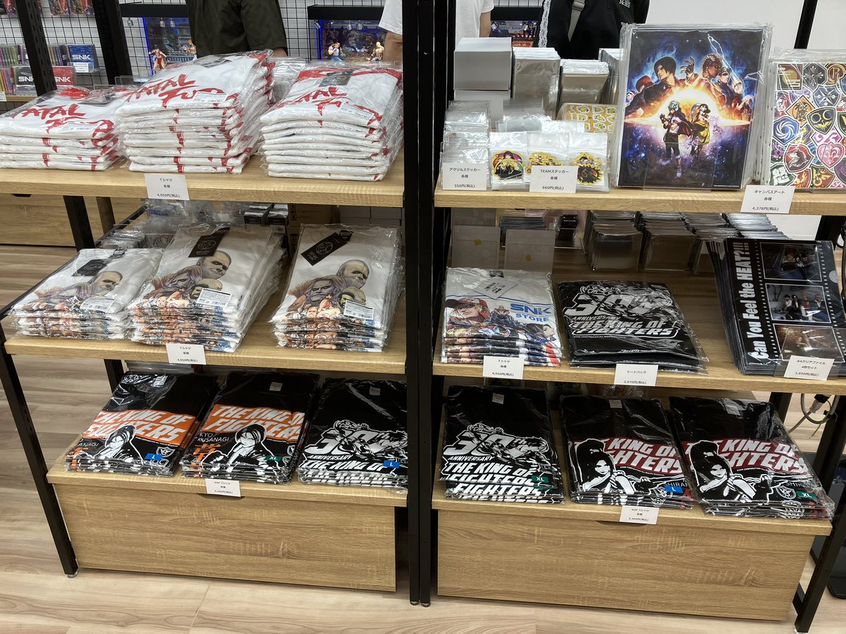 Ryo_Saeba_3's tweet photo. Le nouveau shop SNK qui se trouve au 4e étage du Animate de Akihabara 🔥 #SNK #Japon https://t.co/7NTkwNW19B