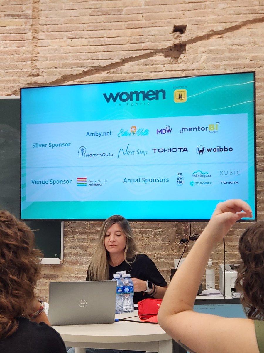 xavierbuch's tweet photo. Sábado de aprendizaje en #WomenInFabric (1/2). Por la mañana, sesiones muy interesantes donde nos explican como #Fabric ha venido a vitaminar #PowerBI #WomenInTech @intelequia @MicrosoftES @Microsoft @TimirahJ https://t.co/skHIcA7qFO