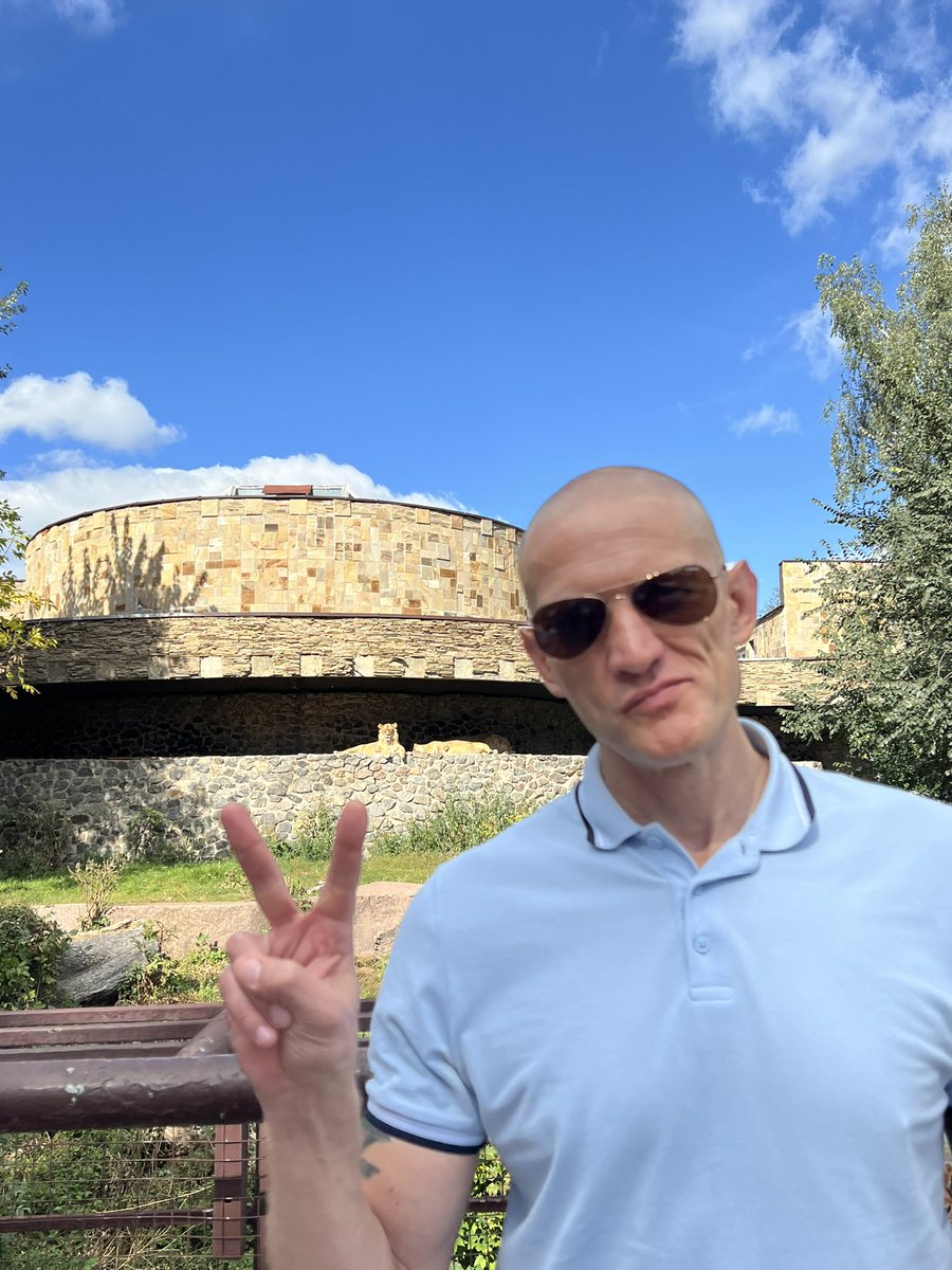 GM from zoo 🦁✌️

Two lions behind, one lion in front 😉

Have a great weekend everyone 🙌