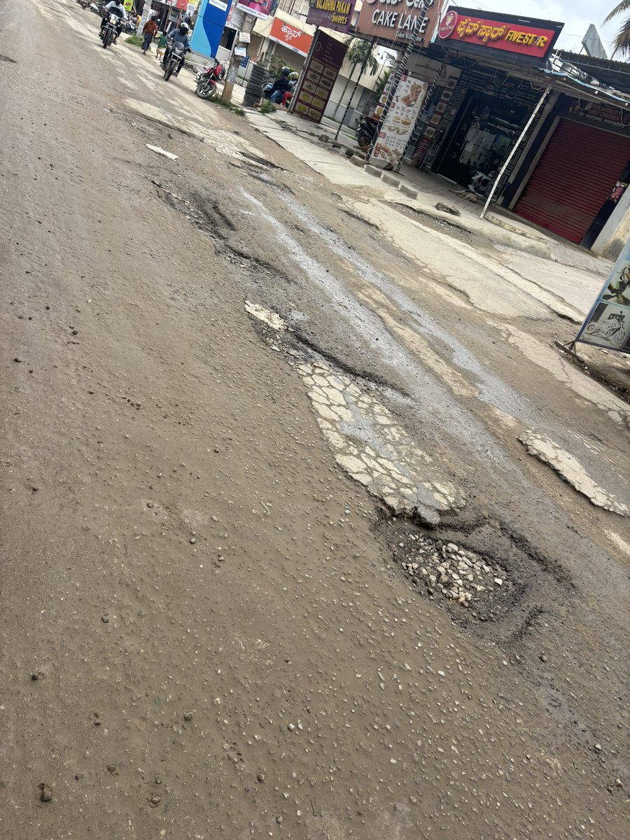 findmyikigai24's tweet photo. @TOIBengaluru @timesofindia Feel the pain here .. come stay for a week here .. it took 1 hr to come from Croma Gunjur to Balagare road .. hardly 1-2 km
When bjp was in power, they did nothing. Now congress also same.. why politically motivated.. it is pain motivated, struggle motivated #SaveBalagare https://t.co/uhFAD9RU2l