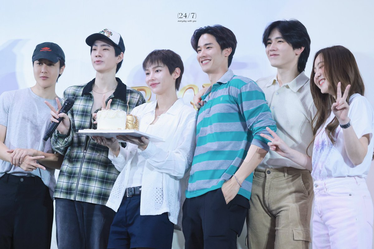NH19724416's tweet photo. แก๊งนี้รุ่นบุกเบิกของตึก ร่วมทุกข์ร่วมสุขกันมาเยอะ เมื่อก่อนรักกันยังไง ปัจจุบันยังคงรักกันเหมือนเดิมเสมอไม่เคยเปลี่ยน 🫶😘

GUN BD GATHERING 2025

#UNBEGUN2025
#กันอรรถพันธ์ #GunAtthaphan
#Offjumpol #ออฟจุมพล
#ออฟกัน #OffGun
#Tawan_V #newwiee #91liners https://t.co/pcCDPBx7Yl