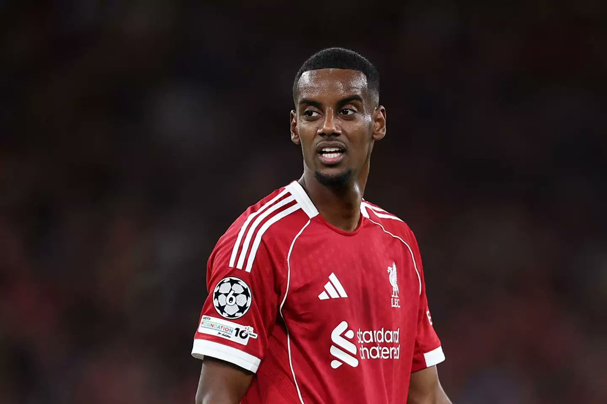 ThaEuropeanLad's tweet photo. 🚨 Alexander Isak, the most expensive striker in Premier League history, and Florian Wirtz, the most expensive midfielder ever, are both on the bench for today's Merseyside derby! 

€300 million for bench warmers crazy work 😭😭 https://t.co/diGudWNUki