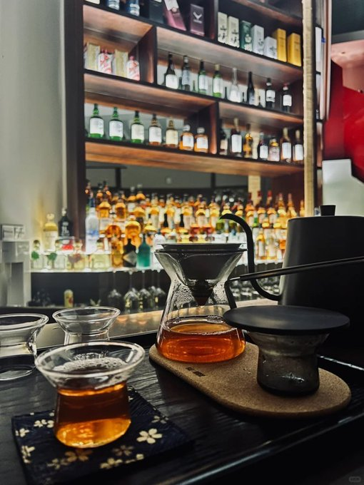 このうっとりするような風味と豊かな香りを堪能しましょう。一口一口が優雅さと楽しさに満ちた世界へと導いてくれます。