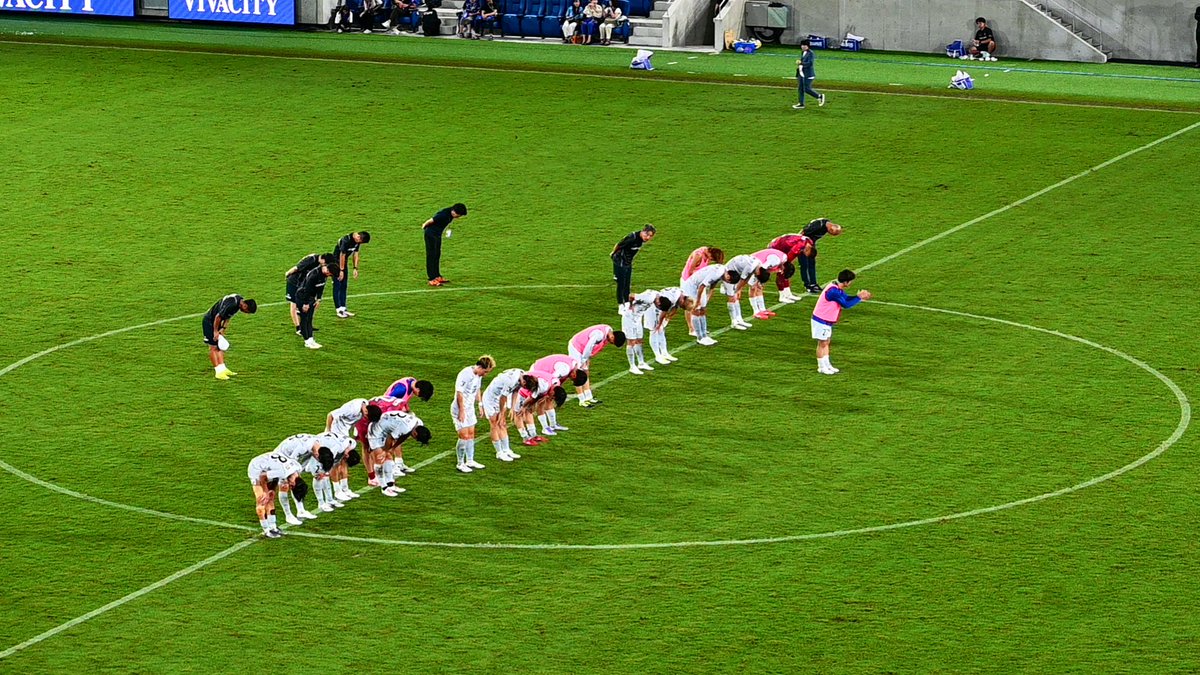 カターレ富山
全選手、スタッフで長崎ゴール裏に深々と一礼

清々しい…👍

世界陸上2025東京大会で、アスリートの良さを日々見ているだけに、試合が終わったらこの態度には実に感心する

ありがとうカターレ富山👏
<a href="/shatyoo/">左伴繁雄 / Shatyoo</a> 
#vvaren #vvaren2025 #Jリーグ #長崎富山