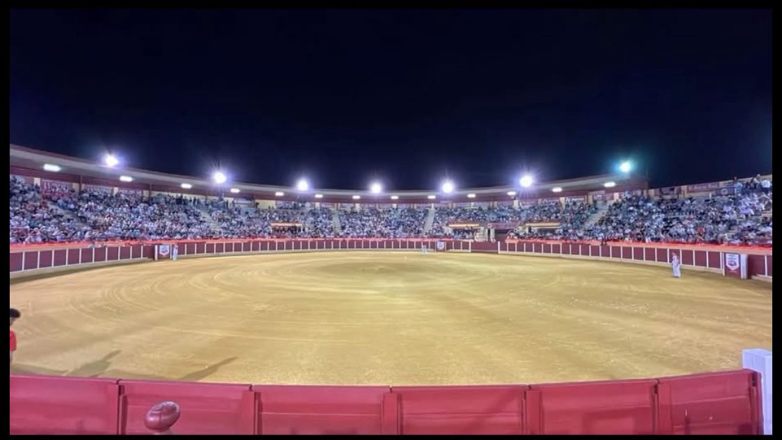 🔴 Parla Taurina. Llenazo anoche en la plaza de toros de Parla. 
“El espectáculo, de pago, con más asistencia de las fiestas”. 
Parla ha sido, es, y será, taurina. 
#CostumbresYTradiciones 🇪🇸 <a href="/madrid_vox/">VOX Madrid</a> <a href="/parla_taurina/">Asociación Cultural Parla Taurina</a> <a href="/PTSoledad_Parla/">Peña Taurina La Soledad Parla</a> <a href="/ptdonpopeye/">Peña Taurina Don Popeye</a> <a href="/PMuleta/">PEÑA TAURINA LA MULETA</a>