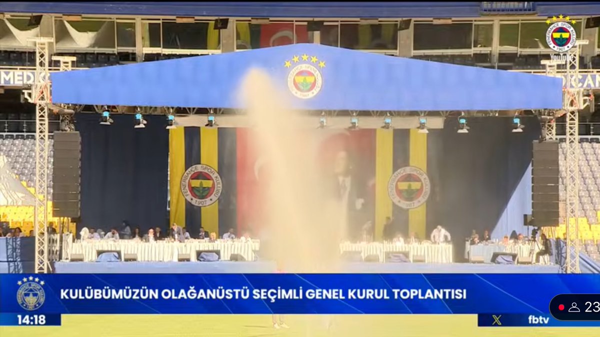 dekoderist's tweet image. açıklanamayan fenerbahçe görselleri vol. 792:
🌊 kongre üyesi konuşurken çalışan çim sulama sistemi