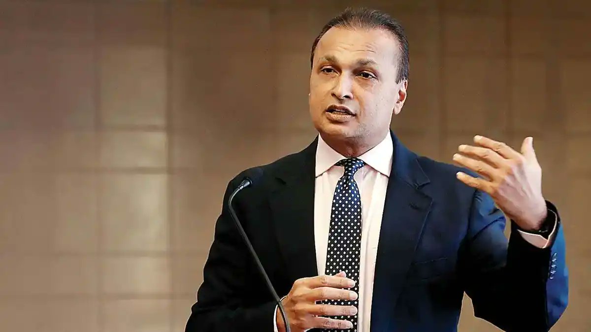 Pulse_Gazette's tweet photo. 🚨 Breaking: Anil Ambani’s Reliance Group hit by ₹3,000 crore loan scam probe. ED raids 50 locations, uncovers fund diversion, fake guarantees, and bank bribery! 

https://t.co/N29VLRK8Fv

#anilambani #RelianceLoanScam #LoanFraudIndia https://t.co/MlaWdWxavT
