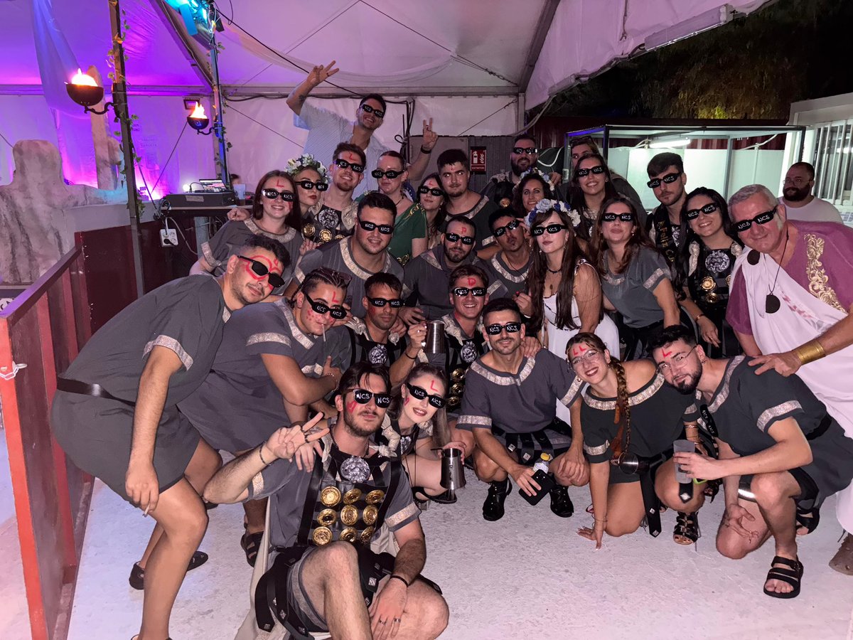 Nortes_Fran's tweet photo. Empezaron las mejores fiestas del mediterráneo 🖤 https://t.co/XgUPYbOwhw