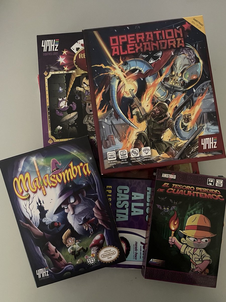 Bueno... pues como buen fan, por fin tengo en mi colección mi copia de Malasombra, de <a href="/4mhz_es/">4MHz.es</a> 
Quizá el mejor juego de #NES #homebrew jamás creado🤘
Y como bonus: una foto con el dev más sexy y salaó del mundo mundial... Mejor imposible... 

💥¡Enhorabuena y gracias, colegas! 😍