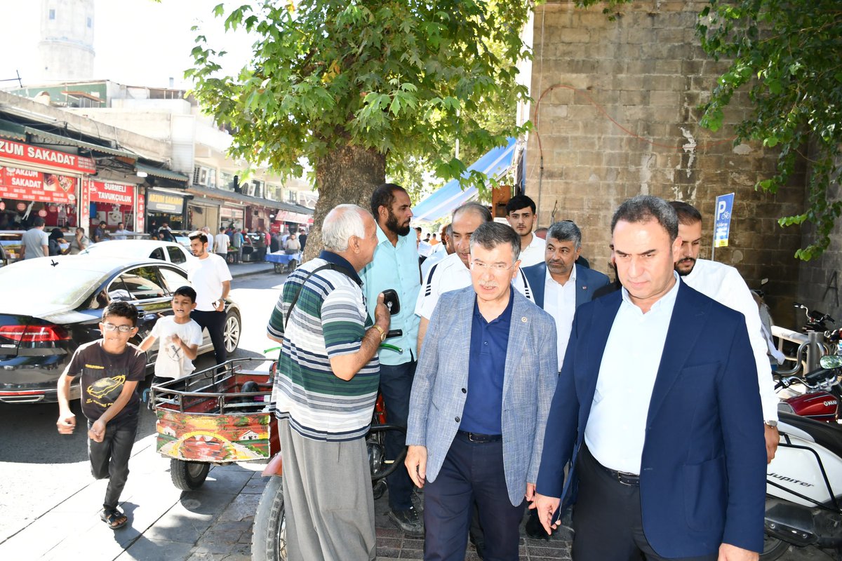 📍 EYYÜBİYE - TÜRK MEYDANI -2-

“Halkımıza sevdalıyız, her daim halkımızla kucaklaşmaya devam ediyoruz.

Hemşehrilerimiz ve esnaflarımızla bir araya gelerek gönül gönüle hasbihal ediyoruz.

Bizlere gösterdikleri teveccühten ötürü halkımıza ve esnafımıza yürekten teşekkür
