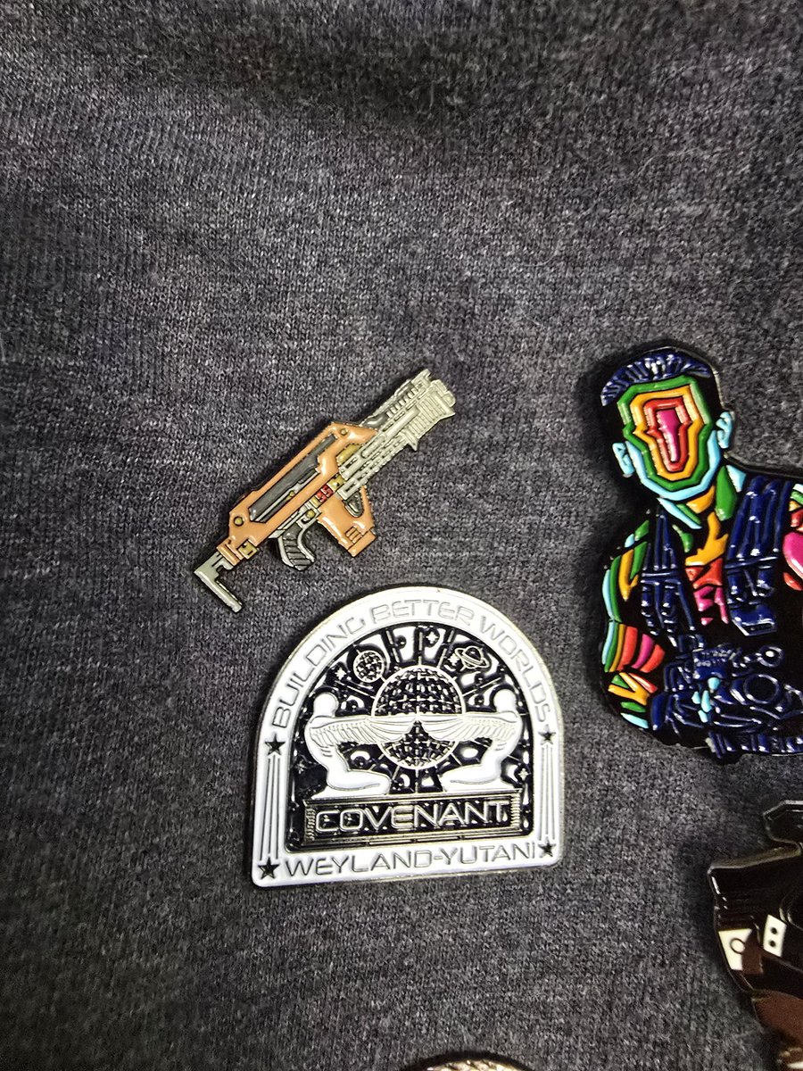 _CorporalHicks's tweet image. I added new Pulse Rifle and new Nostromo pins to my Alien vs. Predator Galaxy jacket! Its coming along nicely! #AlienvsPredator #AliensvsPredator #Alien #Xenomorph #Yautja #ColonialMarines