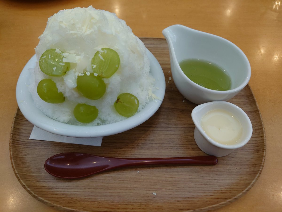Mayone_cat's tweet photo. シャインマスカットのかき氷🍧
すごい美味しいかった
今年最後の氷かな https://t.co/06C2zeRnrX