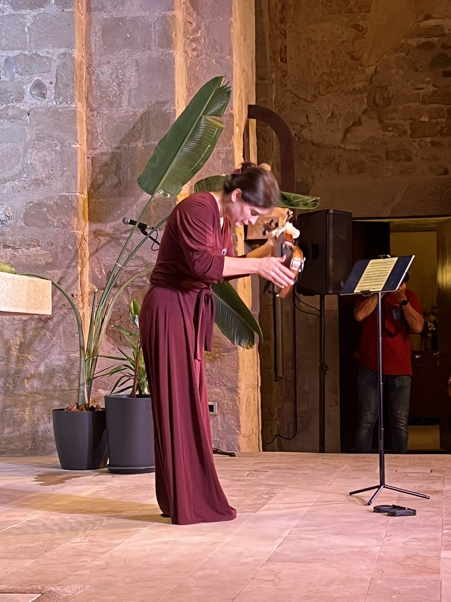 Catclassics's tweet photo. Diàleg des del respecte.
Helena Satué recita el diàleg entre Bach i Ysaye a Cervià de Ter.
https://t.co/D6eaksC77X
@ibercameragiro https://t.co/AbG79nvH2N