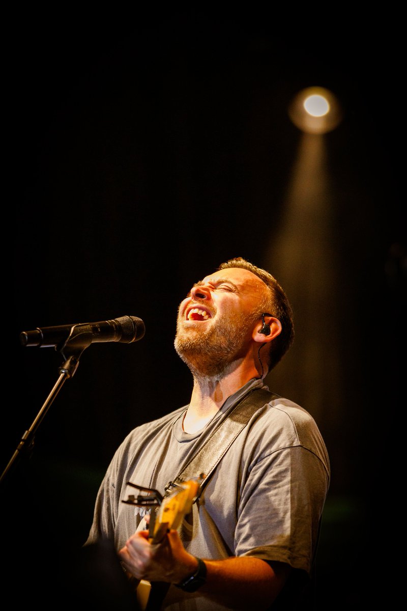 I am a simple man who just loves obscene amounts of headroom &amp; negative space😅