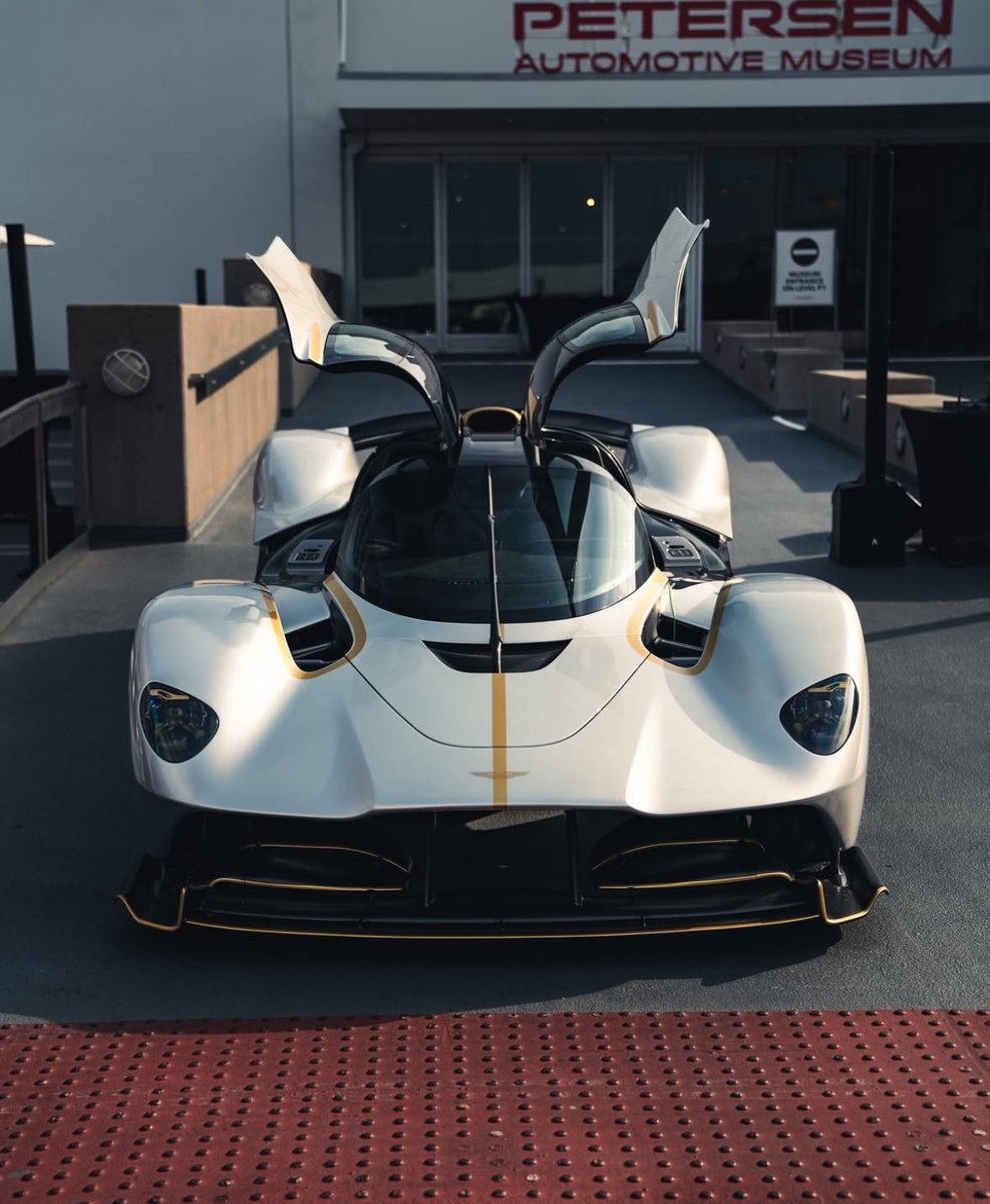LuxuryCars365's tweet photo. How are you ranking these 4? 🤔 https://t.co/ugnqGiqlEk