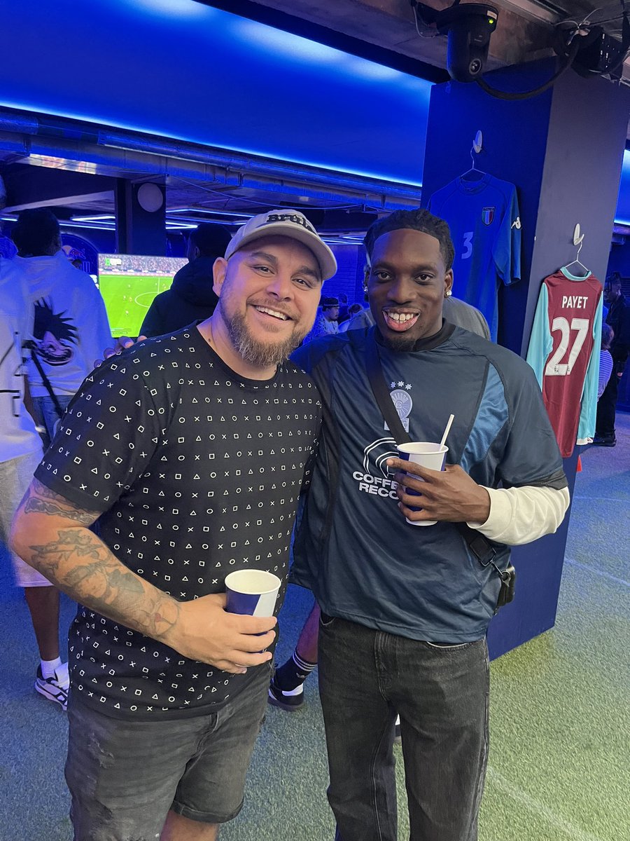 I MET MY INSTAGRAM HEROES LAST NIGHT 😍😍😍😍😍

I 1 million % fan girled when I saw them turn up to the EA SPORTS FC 26 Event 😅

Anyone else watch Mr Composure and his crew over on Instagram?