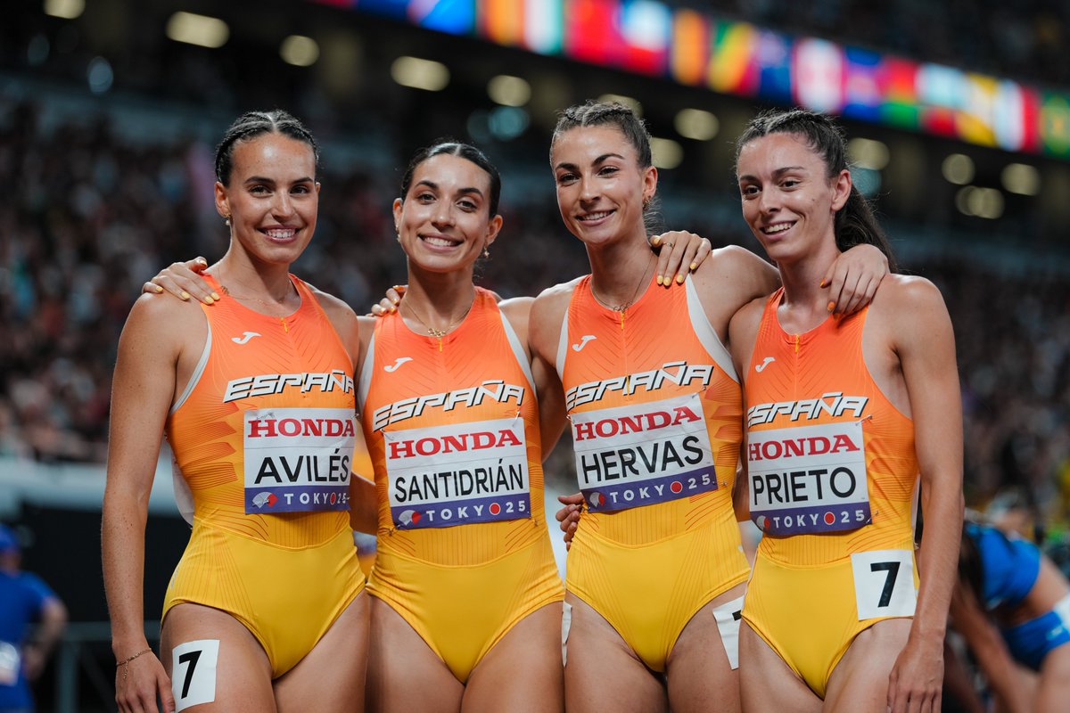 atletismoRFEA's tweet photo. Por muy poco nos quedamos fuera de la final

4 x 400 m 🚺 Ronda 1 @WATokyo25
Serie 1
#EspañaAtletismo 🇪🇸  (5ª) .76 ⏱️ 
 @evasantiru 🤝 @carmen_avilees 🤝Ana Prieto🤝 Blanca Hervás

👉Segunda mejor marca española de siempre
👉 El mejor tiempo de un equipo español en la historia de los Mundiales

 #PasiónporCompetir 

📺 @teledeporte / @rtveplay
📺 @Eurosport_ES / @streammaxes
📊 https://t.co/bxhAxVTeHm
📸 https://t.co/iiHN7Ueesv