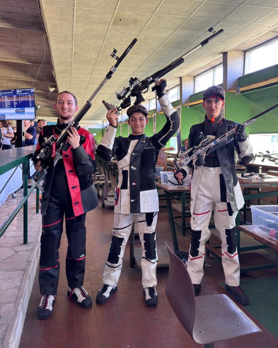 uits_sport's tweet photo. C3pJU: oro per Alessandro Lonardi! 🥇
Trova il successo anche Achille Renato Beretta con l’argento. 🥈
Sull’ultimo gradino del podio, ancora l’instancabile Tommaso Roberto. 🥉
🔥 Emozioni e orgoglio in una gara indimenticabile!
#UITS #TSN #CampionatiItaliani https://t.co/Ro93eli0T3