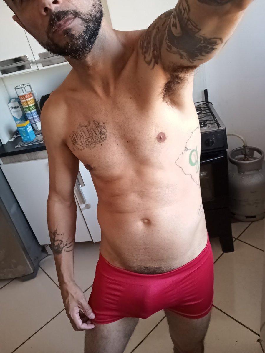 Rodrigo19142608's tweet photo. Chegar do serviço, depois de 14 horas de plantão, esse calor? Aff.... Como dorme?? https://t.co/Nu4jV8CXMN