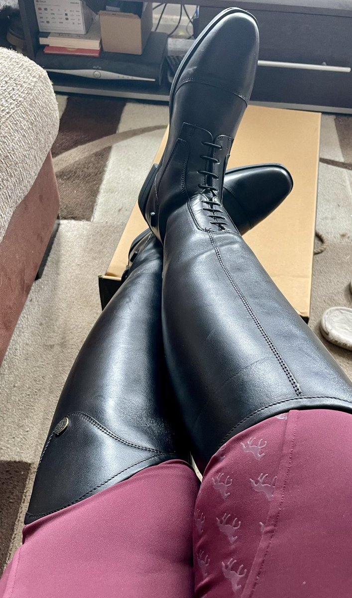 New <a href="/Shires1/">Shires Equestrian</a> boots from <a href="/IngatestoneSC/">Ingatestone Saddlery</a> Weight loss goal achieved boots brought from OFF THE SHELF!!! and only a wide calf. Lovely fit x #NewBoots