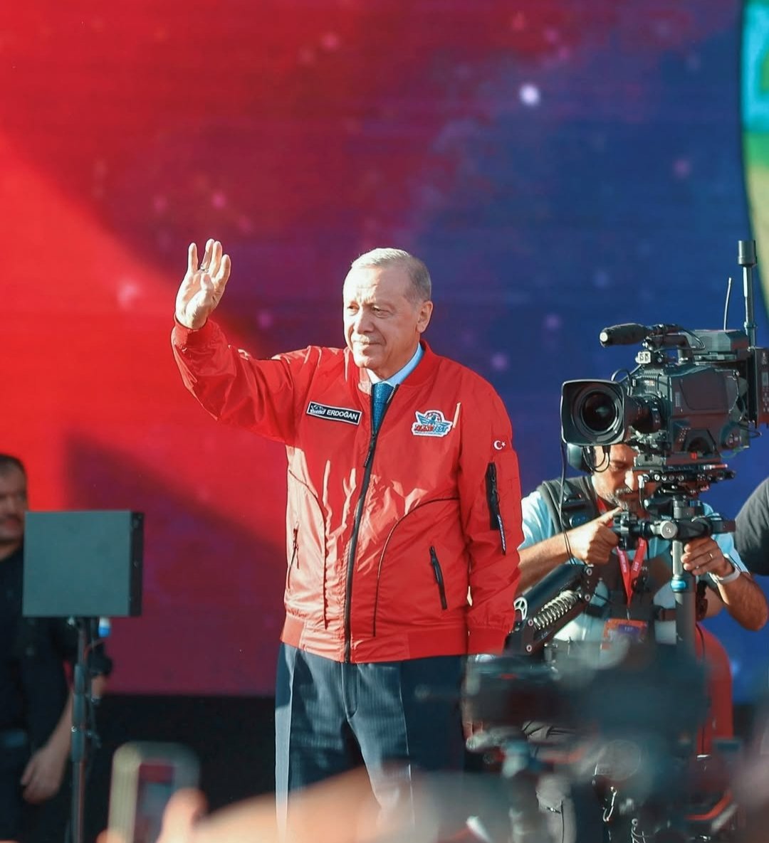 Arkadaşlar biz adı geçenlerin pek çoğuyla rakip bile değiliz!😎