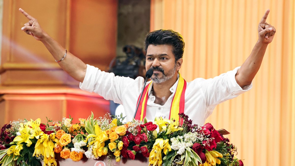 த.வெ.க தலைவர் விஜய்க்கு பேச்சு எழுதித் தரும் அவரது ஆலோசகர்கள் அவரது திரைப்பட பிம்பத்தையே உடைத்து விடுவார்கள் போலிருக்கிறது!

மக்களோடு மக்களாக நான் நிற்பவன் என்று அவரது பேசுவதைக் கேட்டு மக்கள் அதிர்ச்சி அடைந்து நிற்கிறார்கள்.

 கொரோனாவின் போதும்; வெள்ளம் சூழ்ந்த போதும்; மக்களோடு