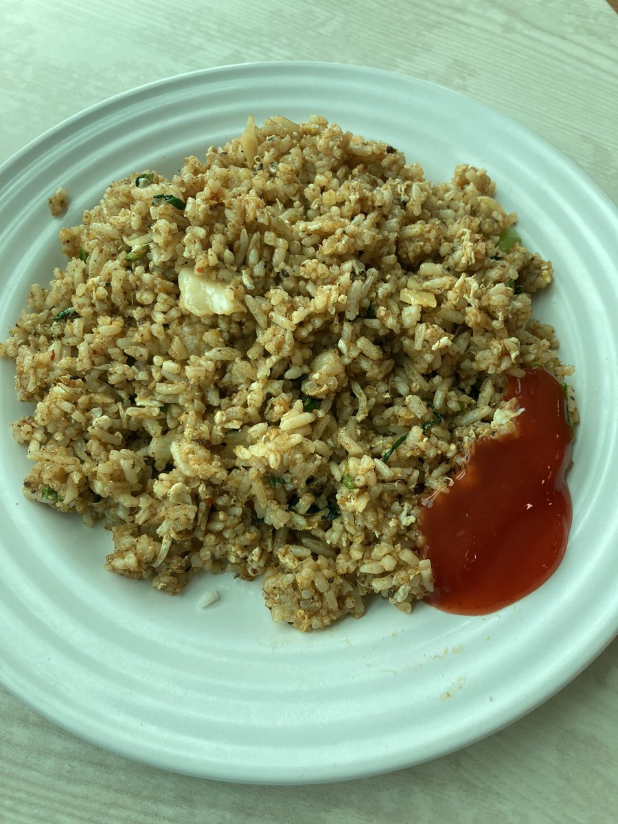 poutrd25's tweet photo. マレーシア朝飯6日目
クアラルンプール国際空港でナシゴレン。
トッピングがないのが寂しいが胡椒？のパンチが効いた美味しい焼き飯でした

9MYR(約324円)
Restoran Win Heng Seng https://t.co/aSSDLEVDPW