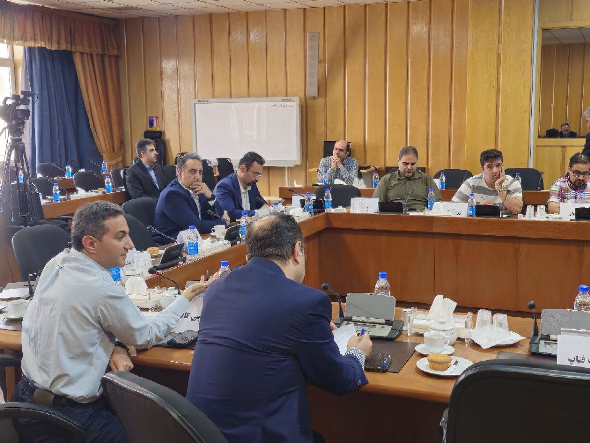 🔻 «سرمایه‌گذاران خارجی در ایران به گونه‌ای تنبیه شدند که بعید می‌دانم تا چند سال آینده مجددا باز گردند.»

این سخنان را سعید محمدی، بنیان‌گذار دیجی‌کالا در نشست سازمان برنامه و‌بودجه با کسب‌وکارهای اقتصاد دیجیتال مطرح کرد.

محمدی، اقتصاد تورمی را از عوامل اصلی عدم پیشرفت اقتصاد