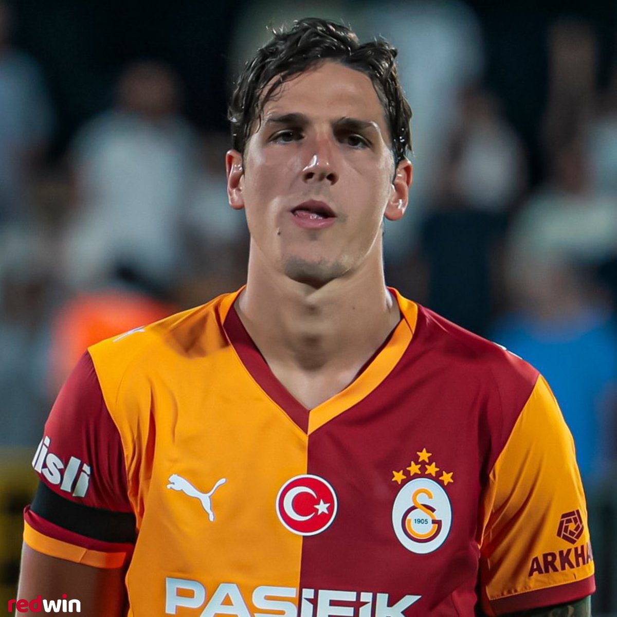 𝙇𝙪𝙘𝙖 (@_lucatm) on Twitter photo Üç kulvarda yarışacağımız şu sezonda Zaniolo'yu satıp rotasyonda bizi Ahmed Kutucu'ya mahkum bırakan futbol aklı benim için akılsızdır, beceriksizdir. Üç kulvarda yarışacağımız şu sezonda Zaniolo'yu satıp rotasyonda bizi Ahmed Kutucu'ya mahkum bırakan futbol aklı benim için akılsızdır, beceriksizdir.