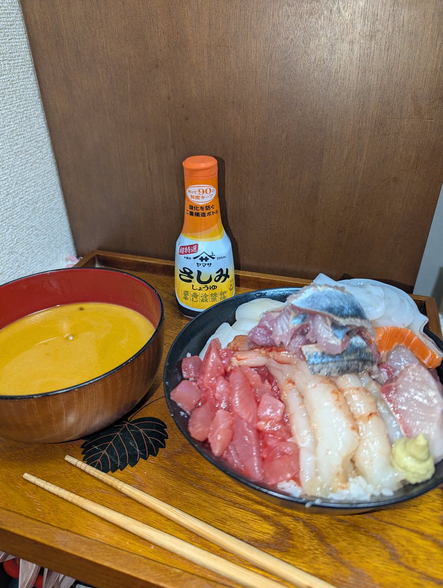 海鮮丼！
さんまとイカは自分で捌いたけどやっぱりまだまだですな！