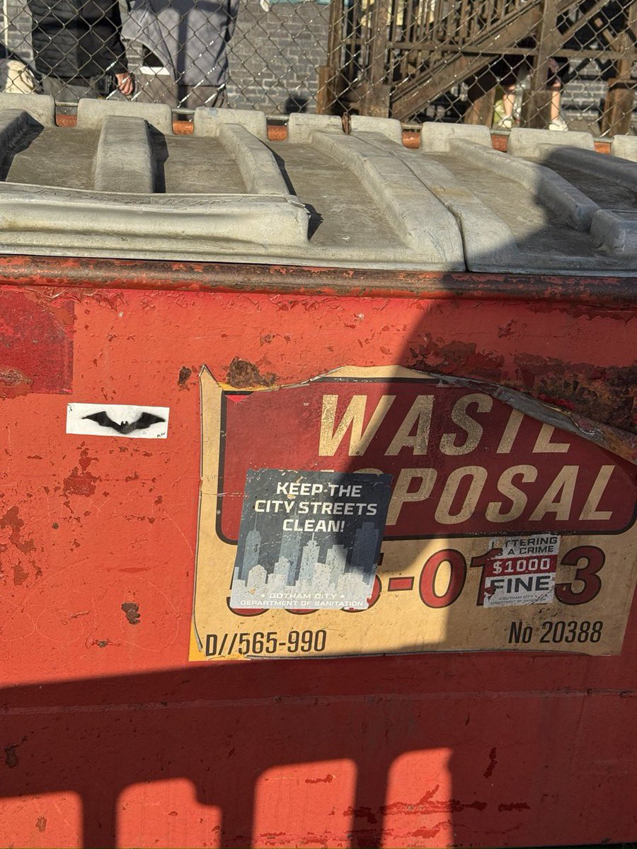 Que está pasando en la filmación de #Clayface #Batman #TheBatman? | THEORIES youtu.be/Eql4yadLtvs?si… via <a href="/YouTube/">YouTube</a>