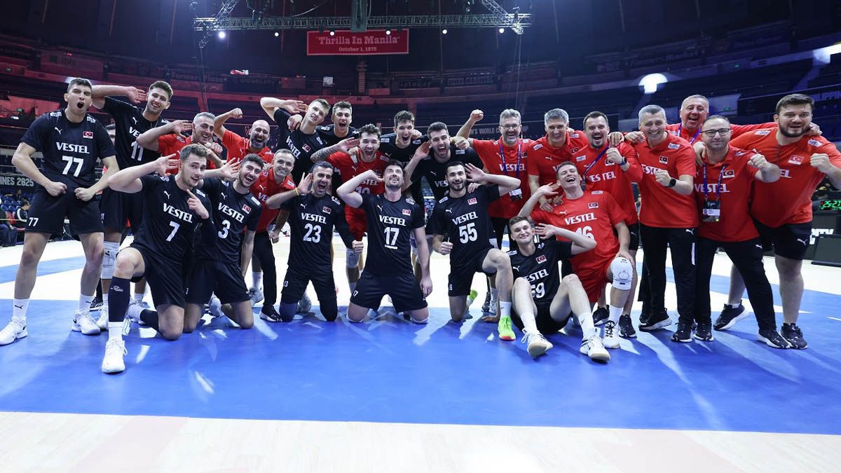 FIVB 2025 Dünya Şampiyonası son 16 turunda Hollanda'yı 3-1 yenerek ve tarihinde ilk kez çeyrek finale yükselen A Milli Erkek Voleybol Takımımızı yürekten tebrik ediyorum.

Sonu şampiyonluk olsun sizinle gurur duyuyoruz #FileninEfeleri 🇹🇷