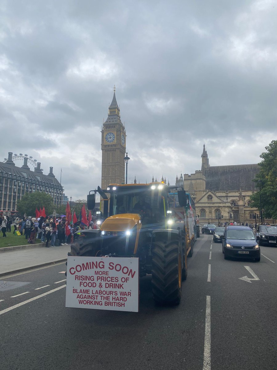 BritishFarmNet's tweet photo. 🇬🇧 The Trailer of Truths has landed at Big Ben!
Today we stood in the heart of London with fellow farmers and supporters, making our voices heard loud and clear. 🚜✊

This is about more than today — it’s about protecting our family farms, our livelihoods, and our future. 💚🌾

#TrailerOfTruths #LondonConvoy #SaveOurFamilyFarms #AllFarmers #AxeTheFamilyFarmTax