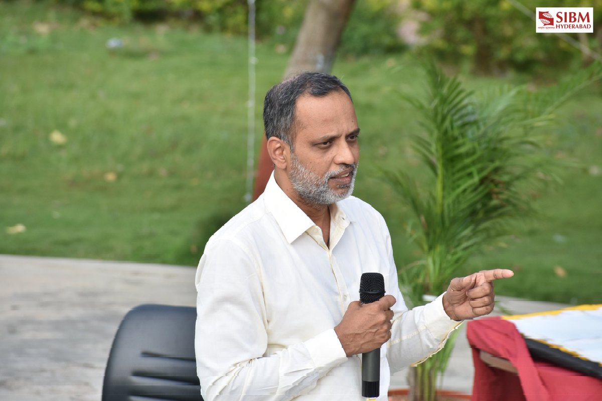 SIBMHYD's tweet image. SIBM Hyderabad hosted AmphiChats 3.0 under the theme “Crossroads of Culture,” where alumni shared inspiring journeys & insights, helping students explore the link between culture & business.
#AmphiChats #AlumniTalks #CultureAndBusiness #FutureLeaders #StudentVoices #Inspiring