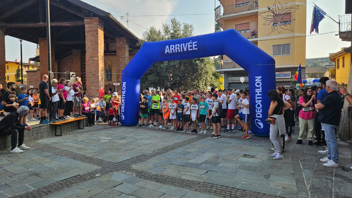 La strada della non violenza è ancora lunga...
Ma queste iniziative aiutano a d accorciarla...
Noi del Falcone Righi
Siamo in marcia!