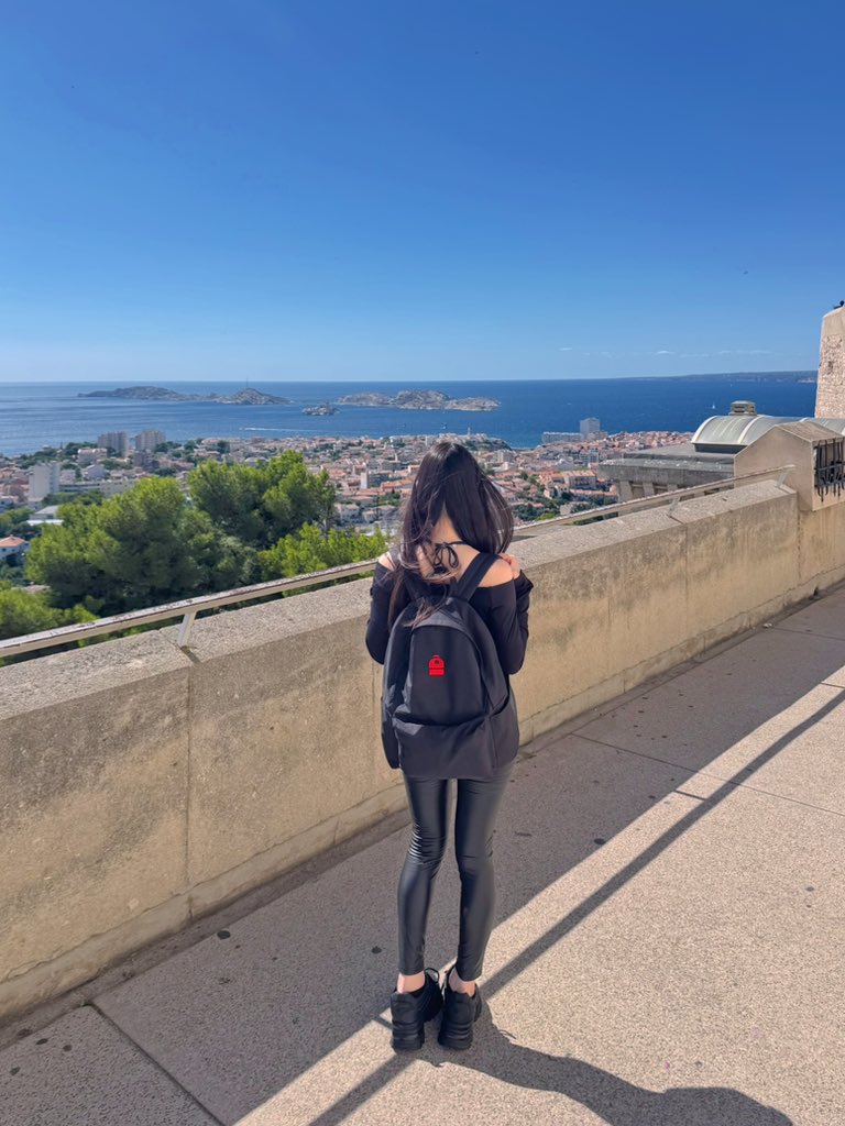 chika_dod's tweet image. Touring Europe with my Backpack 🎒🇪🇺