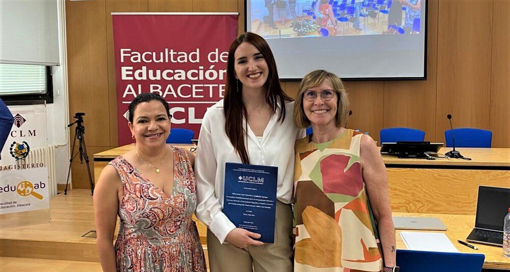 📘El proyecto RENACE de #SaludMental en Albacete impulsa una tesis doctoral pionera.

✅ La psiquiatra María Aliño Díes estudia diferencias entre ideación y conducta suicida en muestra clínica española y propone nuevas estrategias de prevención.

#SomosCHUA