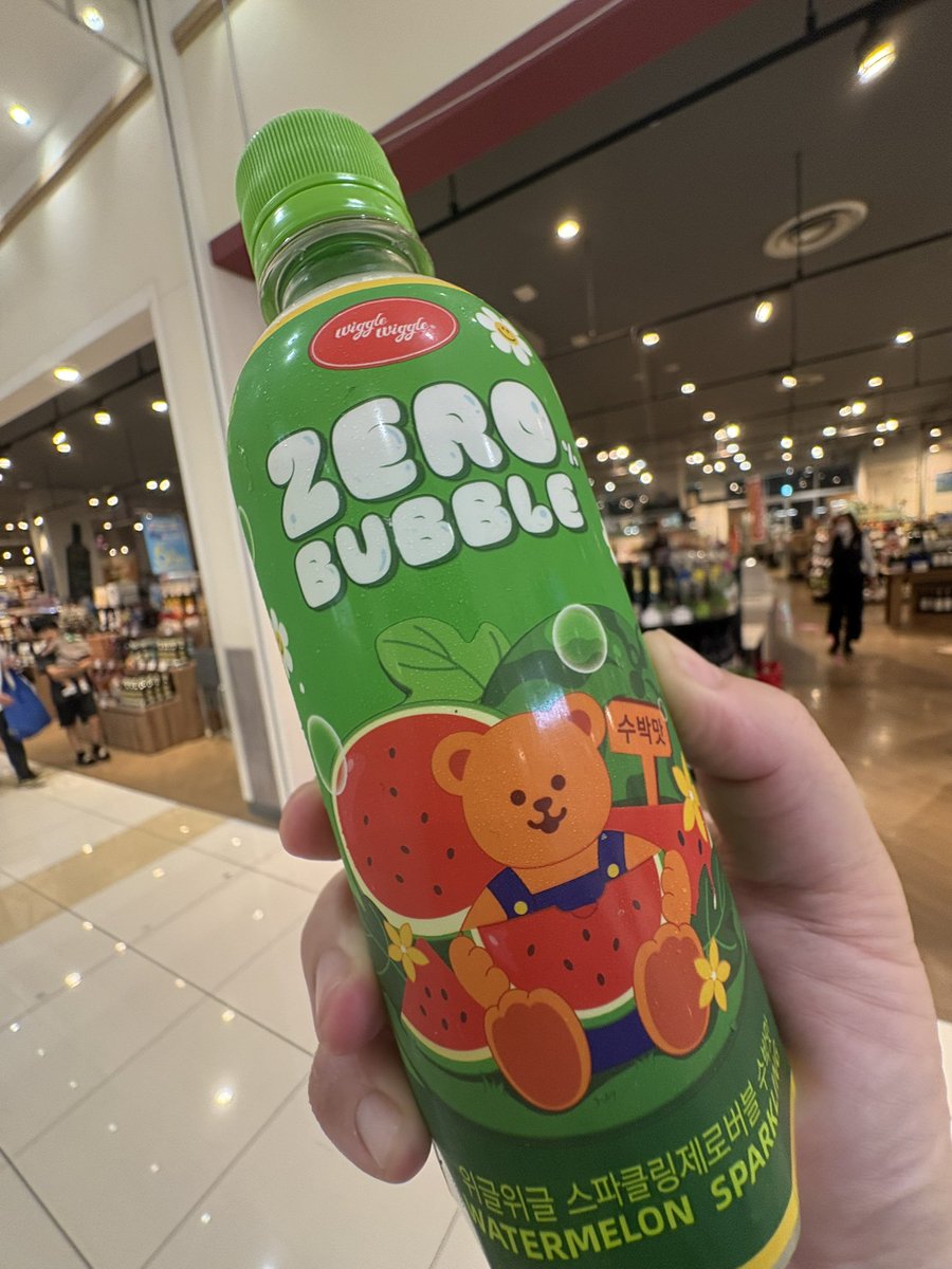 motoitoitoi's tweet photo. ゼロバブルっつう韓国の炭酸飲料のスイカ味🍉
スイカ味好きには好きな味、スイカ好きは好みが分かれる味、もちろんスイカ苦手な人には苦手な味😂
#ZEROBUBBLE https://t.co/bHMdUzMkiR