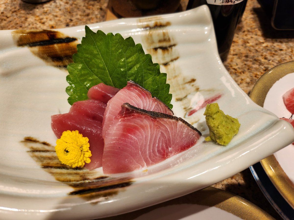 二人で「食べ過ぎたー」って言いながら三件目(