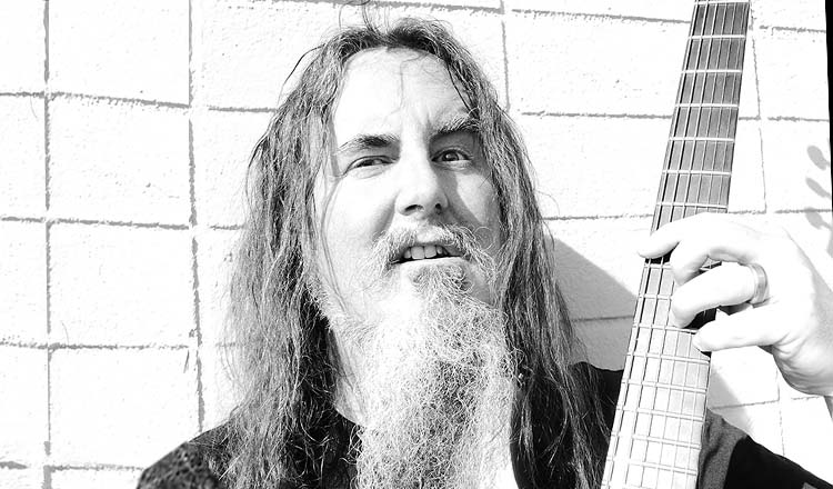 Entrevista: Em uma deliciosa conversa, Trey Spruance declara amor ao chorinho ("Eu preciso de chorinho. Em troca, dou death metal") e fala sobre Mr. Bungle (“Sou apenas o guitarrista. E isso é maravilhoso”), Secret Chiefs 3 e a importância de vacilar.

=> screamyell.com.br/site/?p=91458