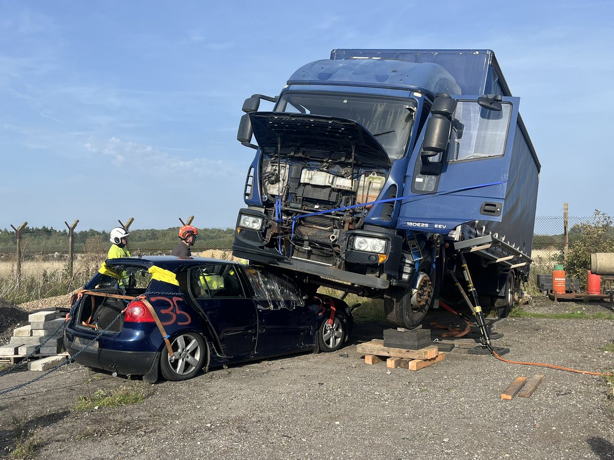 GLTechRescue's tweet image. A few pics from this weeks Heavy Rescue Instructors refresher/ CPD event at @LincsFireRescue 
Thanks to all the Instructors/ participants for your enthusiasm, also manufacturers for your continued support. 👏 @VimpexLtd @HolmatroUK @weberrescueuk @_ukro @NFCC_FireChiefs