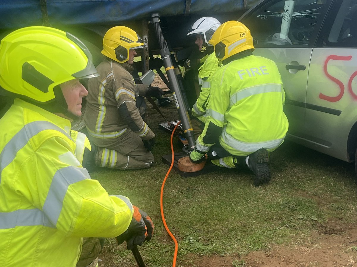 GLTechRescue's tweet image. A few pics from this weeks Heavy Rescue Instructors refresher/ CPD event at @LincsFireRescue 
Thanks to all the Instructors/ participants for your enthusiasm, also manufacturers for your continued support. 👏 @VimpexLtd @HolmatroUK @weberrescueuk @_ukro @NFCC_FireChiefs