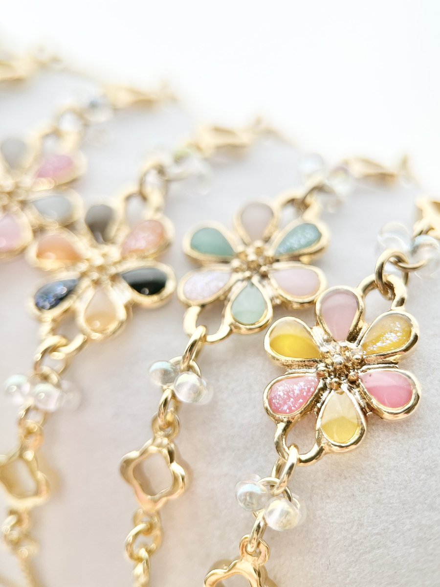 緊急のお知らせ！
明日9/21(日)もイオンモール東浦
出店することになりました .ᐟ.ᐟ ✨

新作リングまだ1〜2点ずつあります🙌🏻

ピアス/イヤリング/ヘアアクセサリー
明日も特別価格で販売します🎪🌿

明日なら行ける！という方、
ぜひぜひ遊びに来てくださいね💐